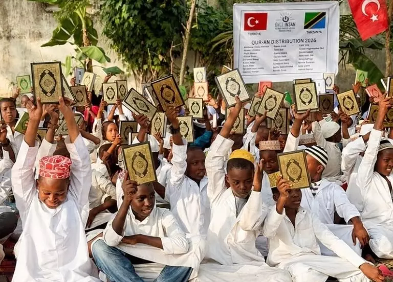 Afrika Kur'an Dağıtımı