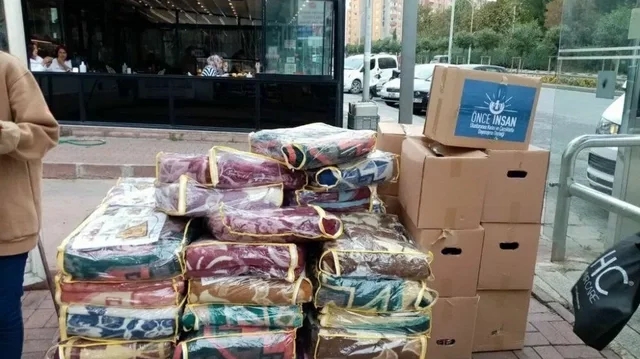 Önce İnsan Derneği, 300 ailenin kışlık ihtiyacını gideriyor