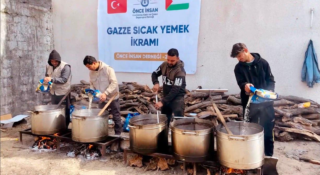 Gazze İçin Yemek Dağıtımı